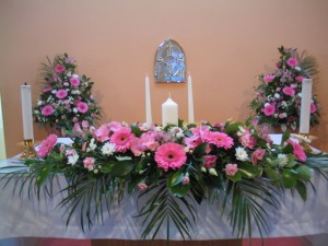 on_altar_arrangement_in_pinks_and_whites_no2 