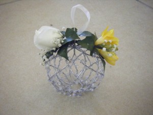 silver_pomonarde_with_freesia_and_rose